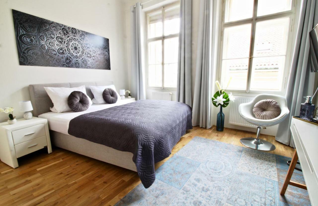 New Design & Style Apartment Old Town Xxl Прага Екстер'єр фото
